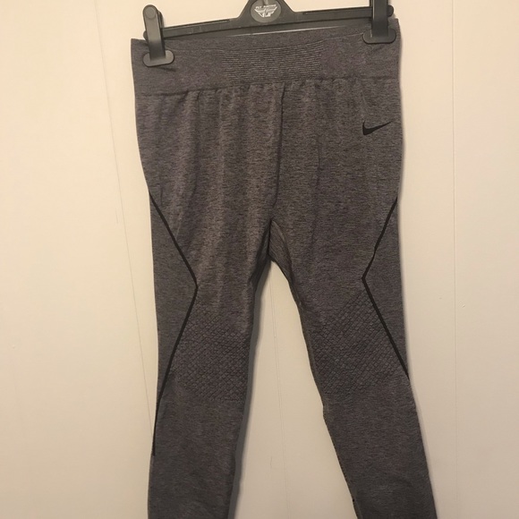 !SOLD!  Nike Pro Leggings - Picture 2 of 6